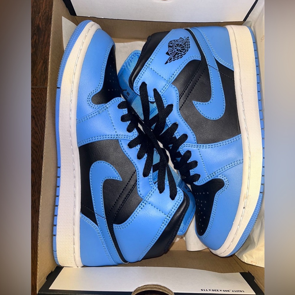 Jordan 1 Mid University Blue Black